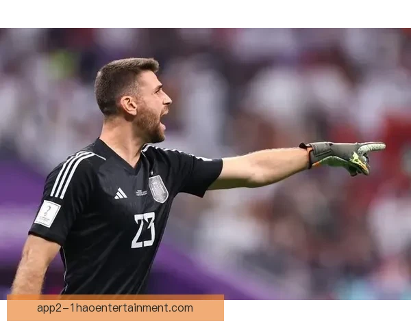 乌奈·西蒙欧洲杯神勇扑点球助球队锁定胜利